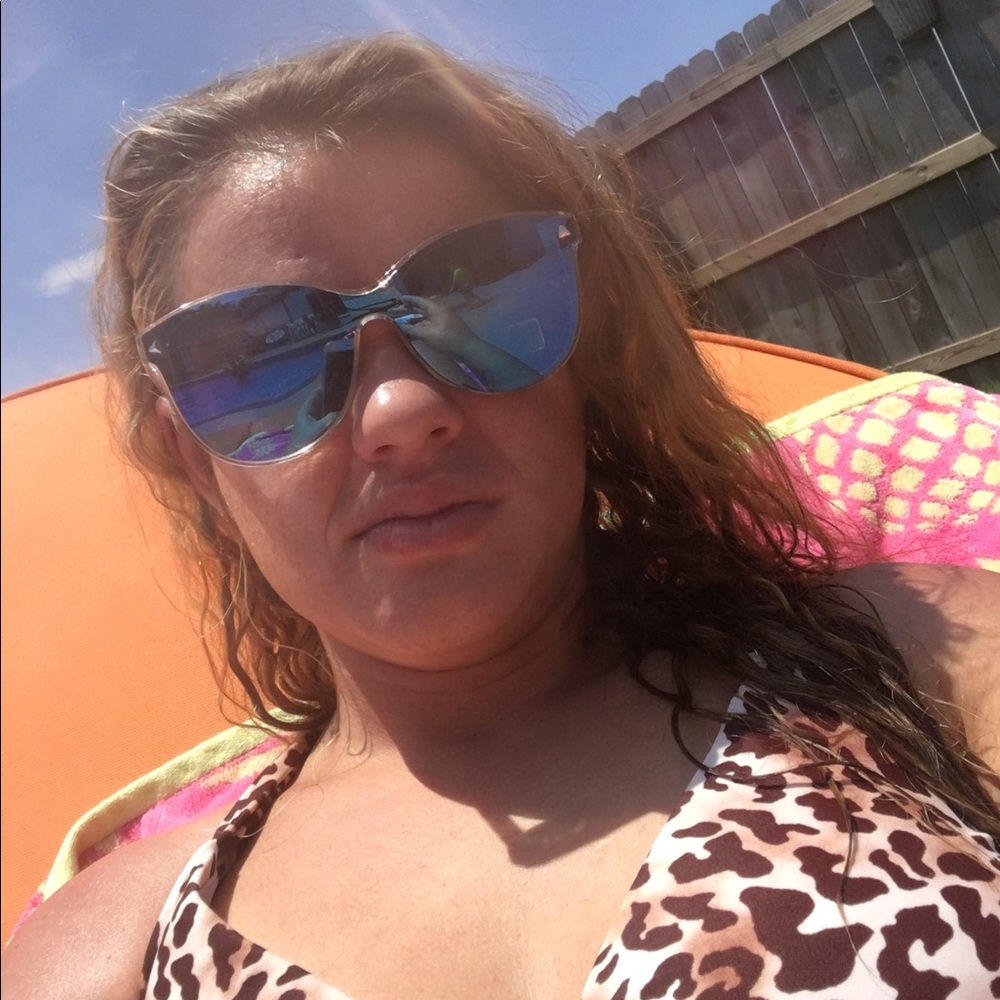 Meet your Posher, Crystal